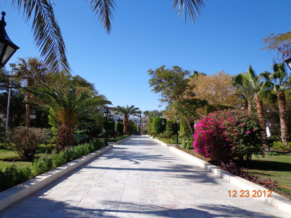 Garten-Anlage Grand Hotel (Weg zum Strand) The Grand Resort