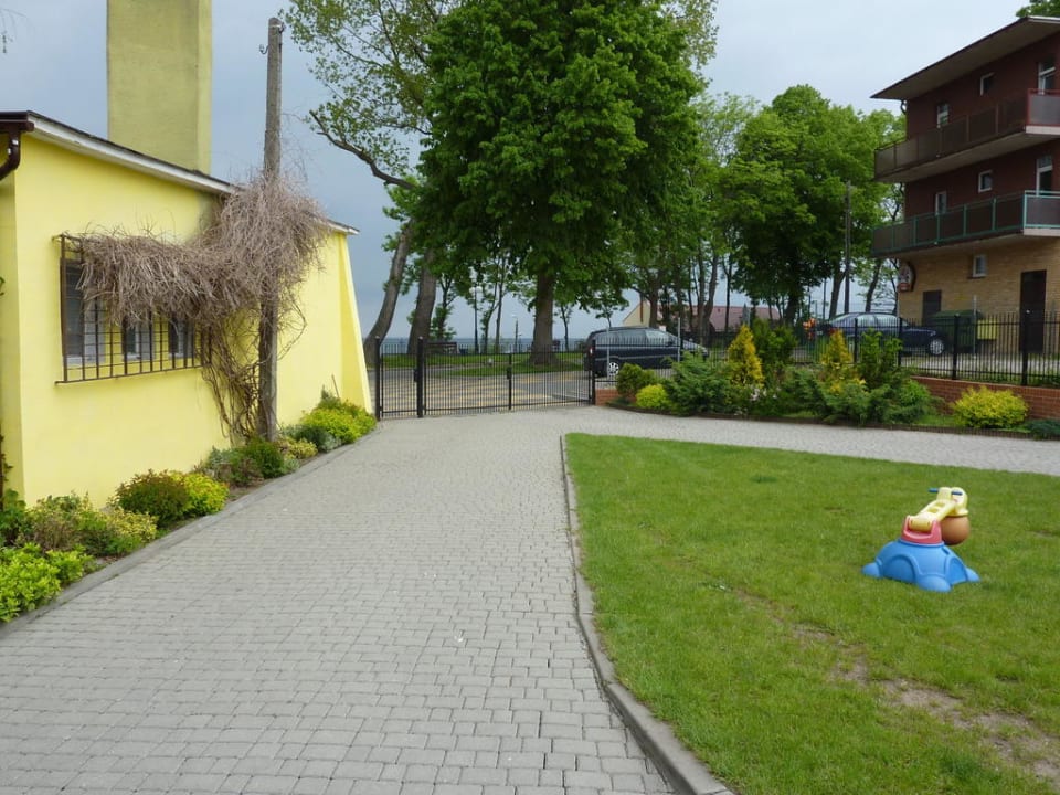 Innenhof Strandhotel Plaża