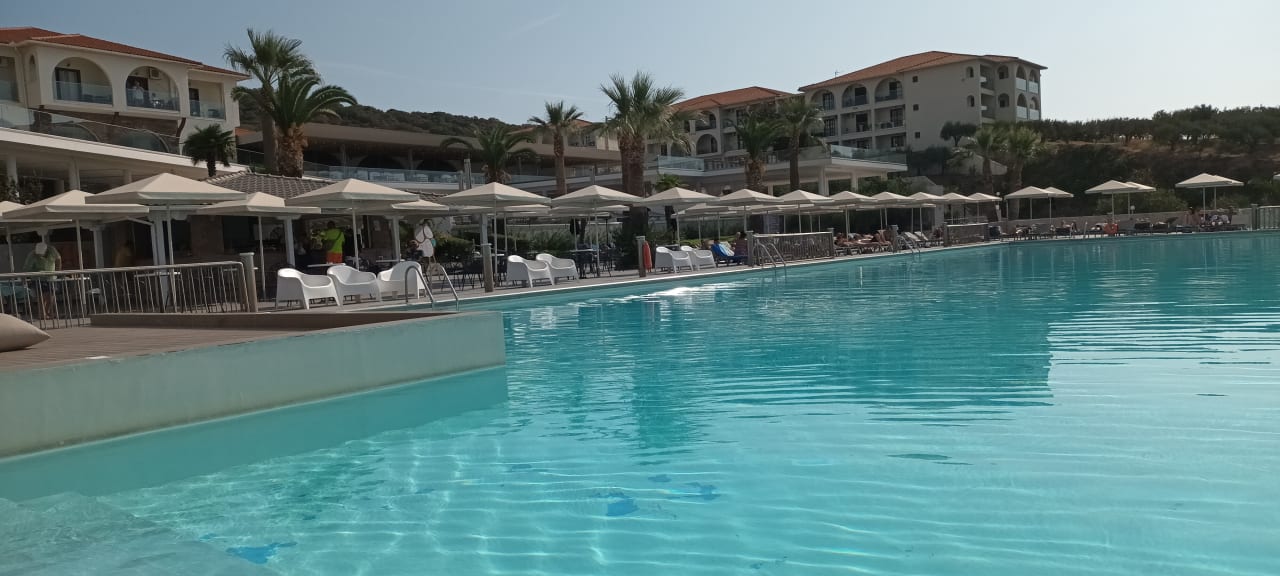 Pool Akrathos Beach Hotel