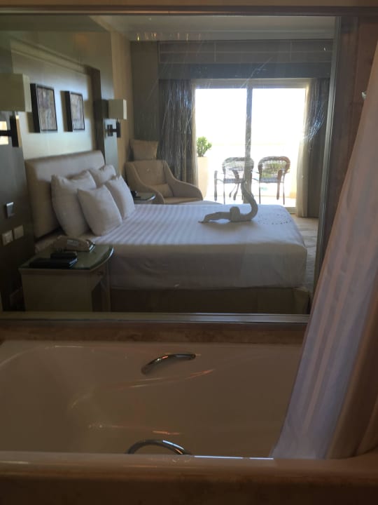 Blick aus dem Bad ins Zimmer Kaisol Romance Resort