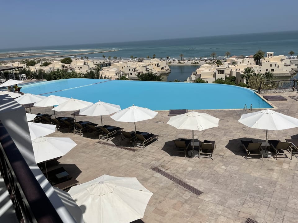 Pool The Cove Rotana Resort