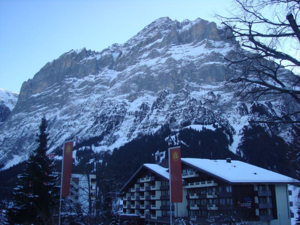 Blick aufs gegenüberliegende Sunstar-Hotel Parkhotel Schoenegg