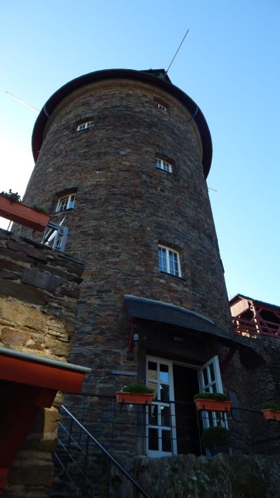 Außenansicht Jugendherberge Burg Stahleck