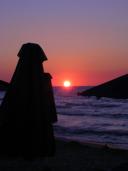 Zachód słońca na plaży hotelowej. Grecotel Casa Paradiso