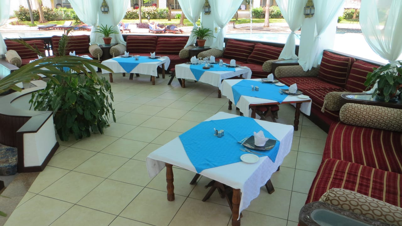 Die Poolbar von inner Hotel Southern Palms Beach Resort