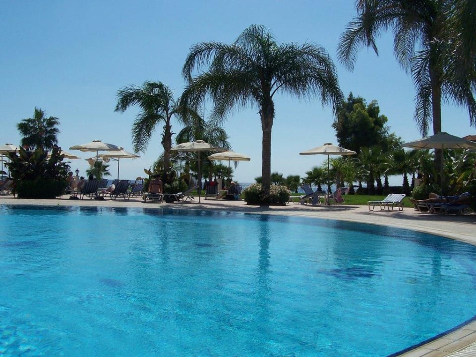 Und nochmal, der schöne Außenpool Nelia Sea Breeze