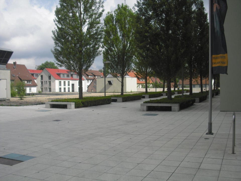 Blick nach draussen vom Eingang her Vienna House Easy by Wyndham Stuttgart