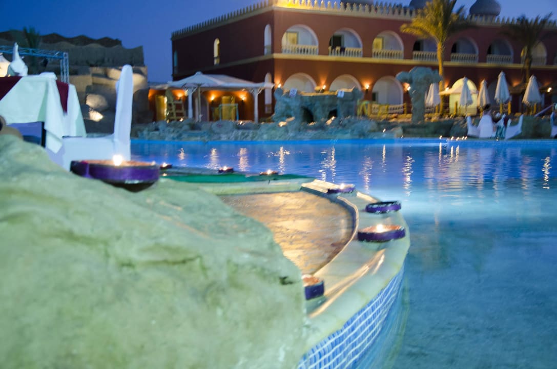 Stammgästeabendessen am Pool Pickalbatros Alf Leila Wa Leila Resort - Neverland Hurghada