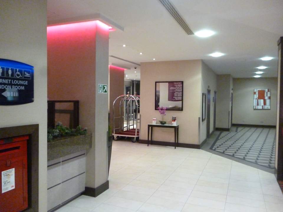 Lobby Crowne Plaza London - Gatwick Airport