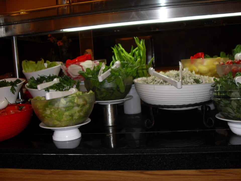 Ein Teil des Salatbüffets Alaiye Resort & Spa