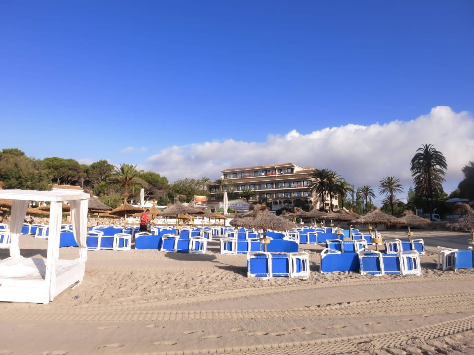 Blick aufs Hotel vom Strand (im Meer stehend). R2 Lago Playa Park