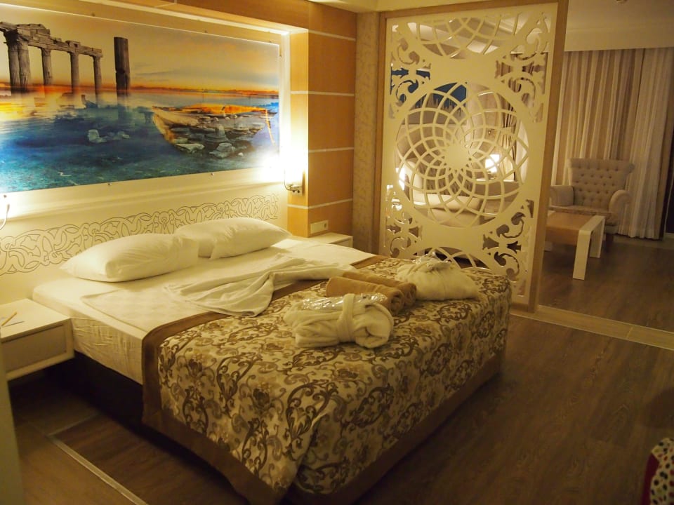 Junior Suite Crystal Sunset Pearl Collection