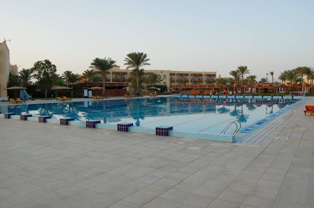 Pool mit Schwimmbahnen Desert Rose