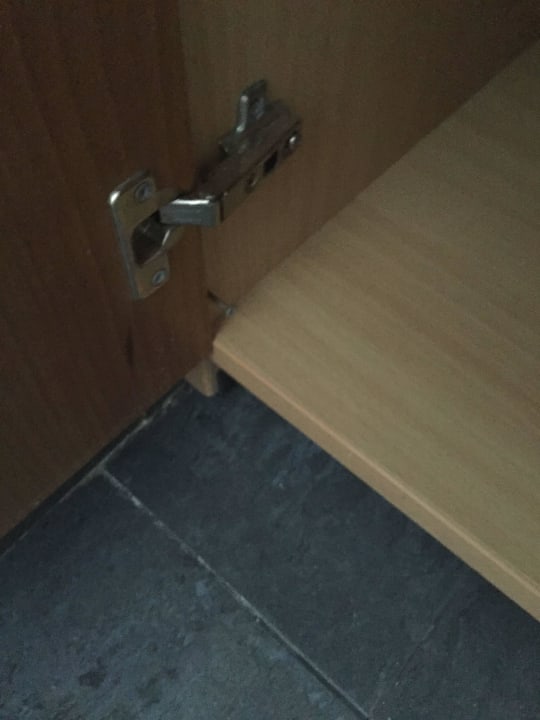 Schrank Ithea Suites Hotel