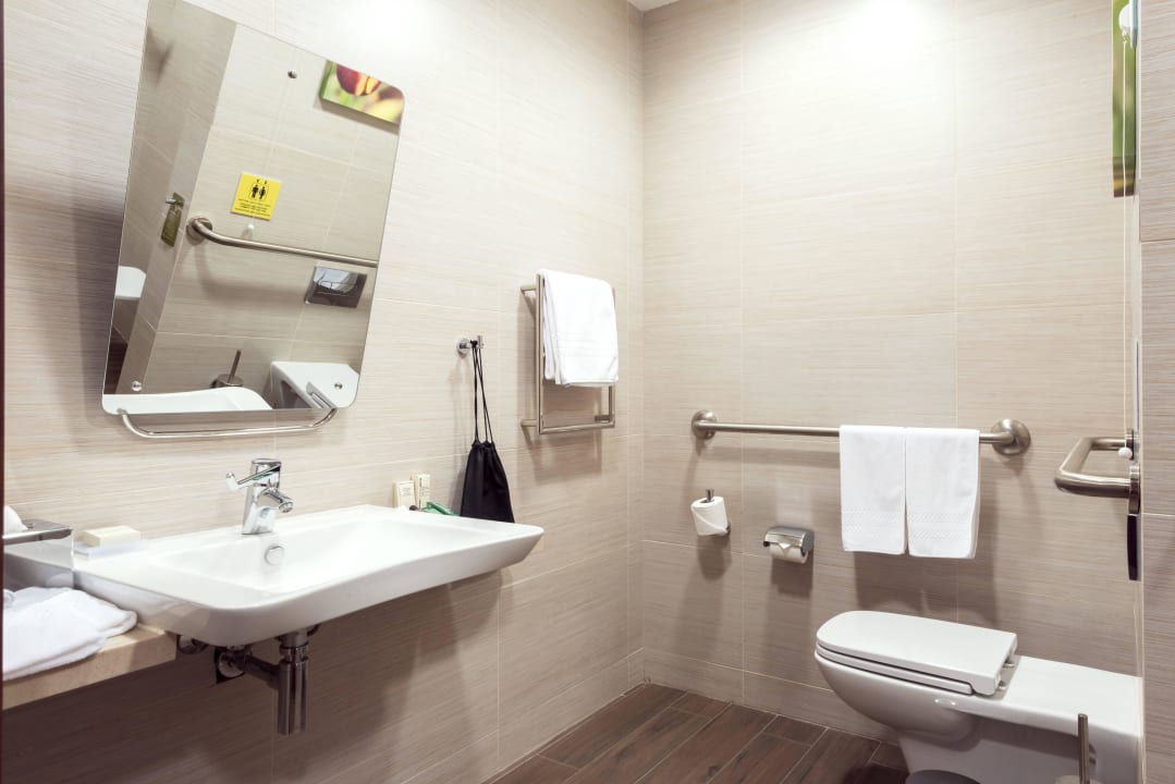 Accessible Bathroom Hilton Garden Inn Astana