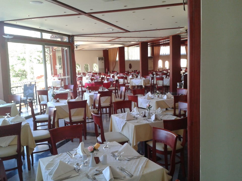 Angenehmes Essen Vantaris Luxury Beach Resort