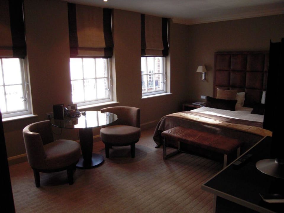 Zimmer / Möbel im Zimmer The May Fair Hotel