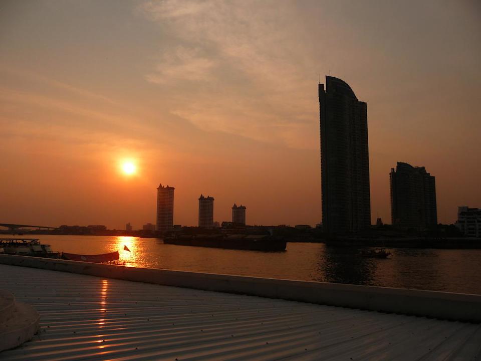 Sonnenuntergang Ramada Plaza by Wyndham Bangkok Menam Riverside