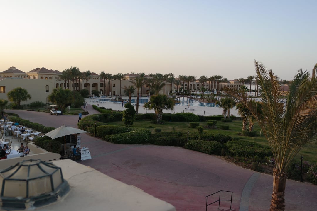 Restaurant ausen + Pool Cleopatra Luxury Resort Makadi Bay