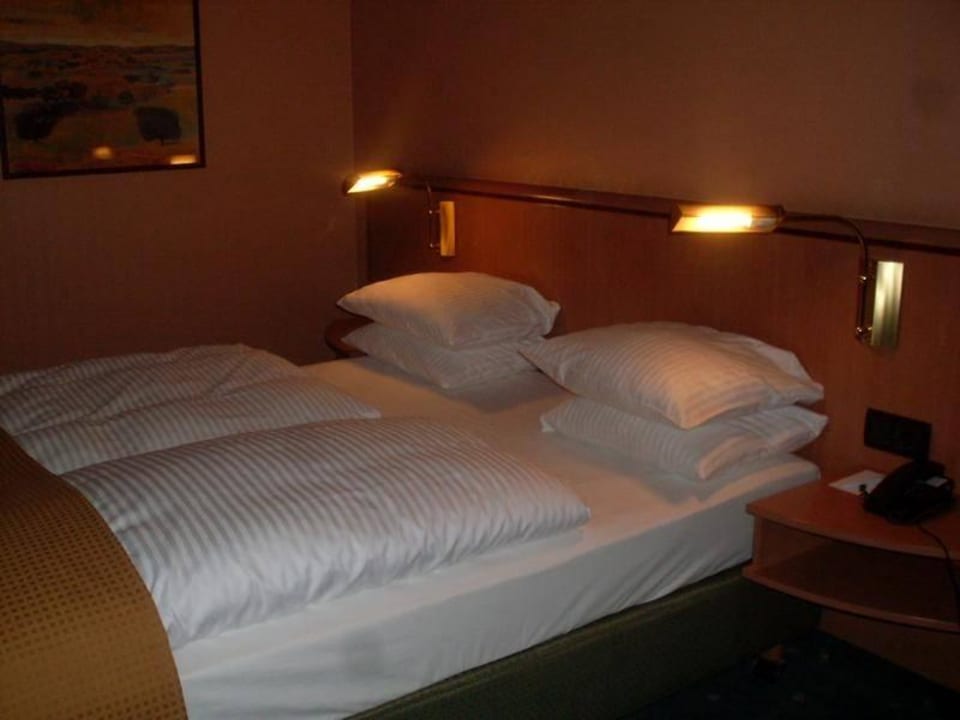 Breites Bett Leonardo Hotel Düsseldorf Airport - Ratingen