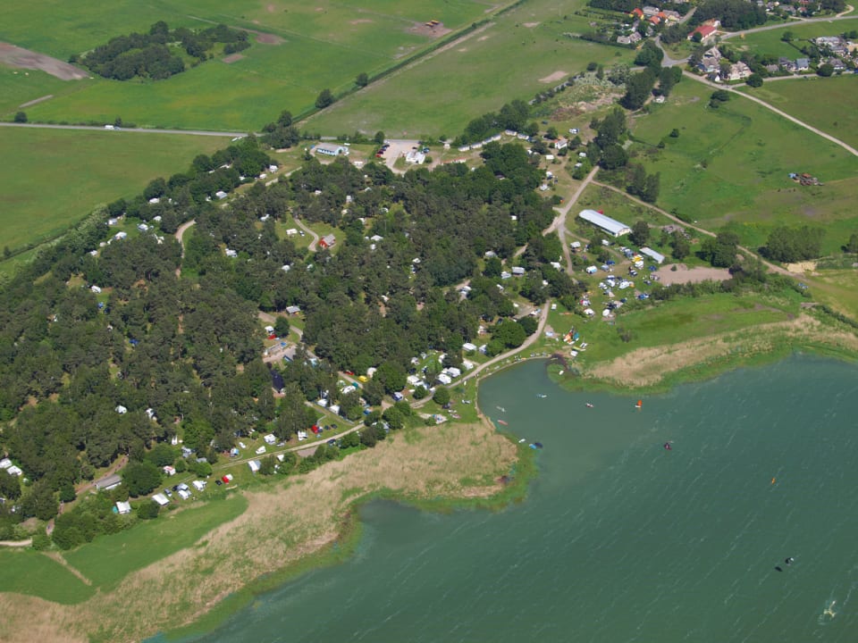 Außenansicht Regenbogen Ferienanlage Born