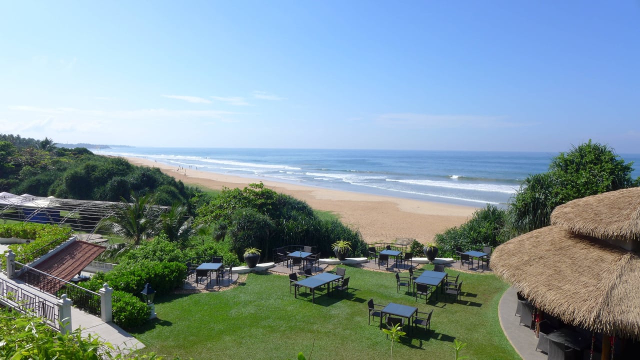 Strand in Richtung Süden Taj Bentota Resort & Spa