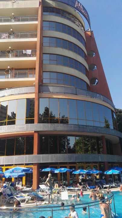 Przy basenie Hotel Atlas