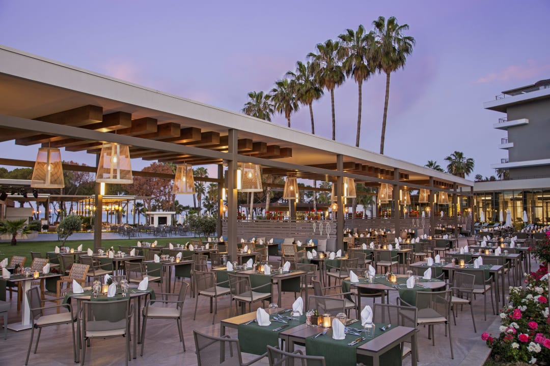 Restaurant Acanthus Cennet Barut Collection