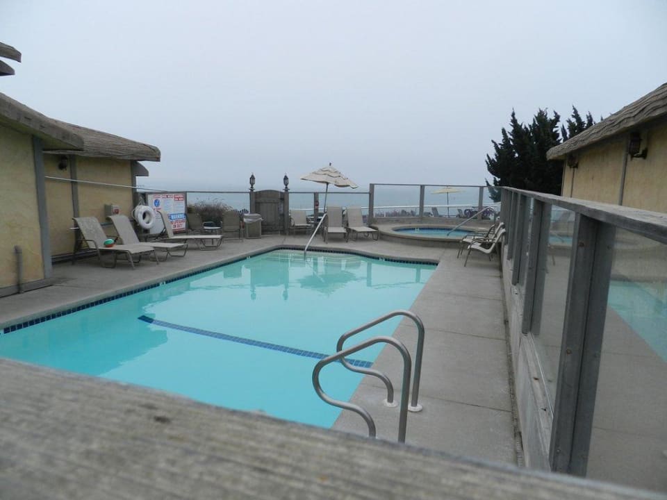 Pool & Whirlpool Hotel Cottage Inn By the Sea