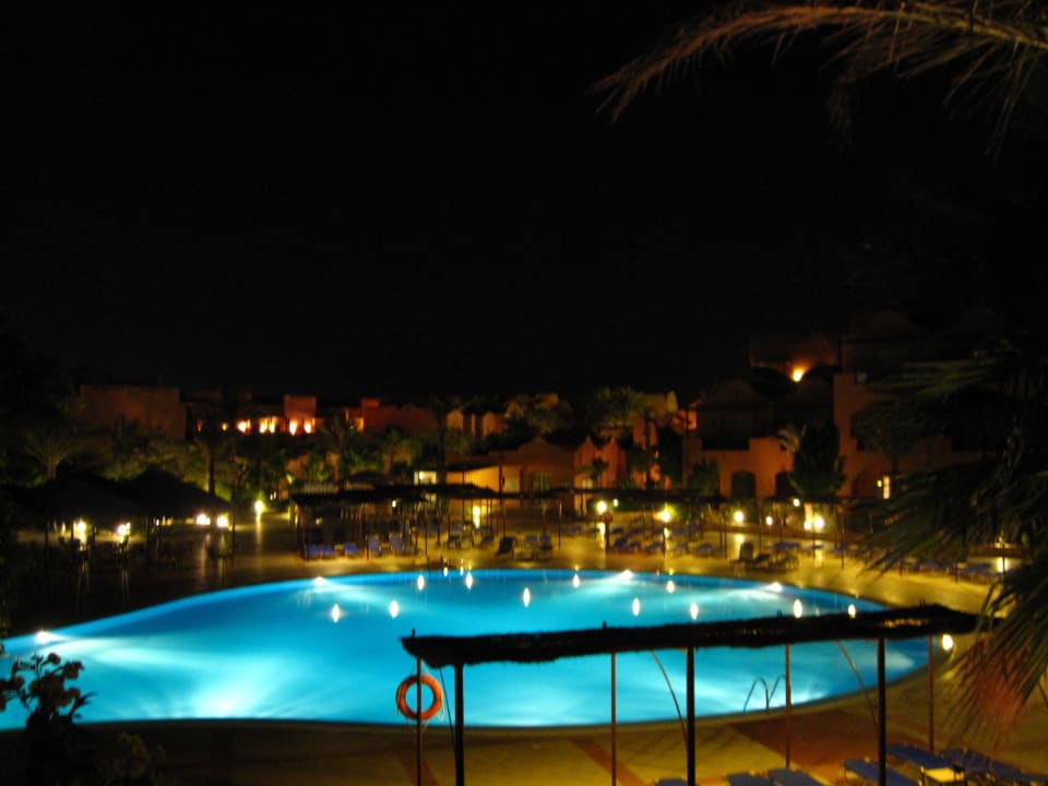 Familienpool in der Nacht Jaz Makadi Oasis Resort