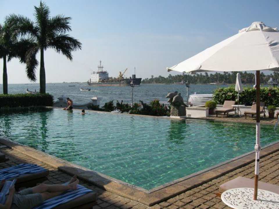 Pool an der Hafeneinfahrt Hotel Brunton Boat Yard