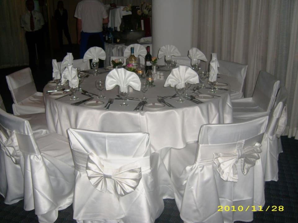 Galadinner einer Sportreise Constantinou Bros Athena Beach Hotel