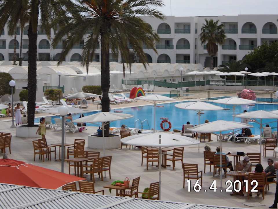 Blick vom Restaurant zu einem Pool El Mouradi Club Kantaoui
