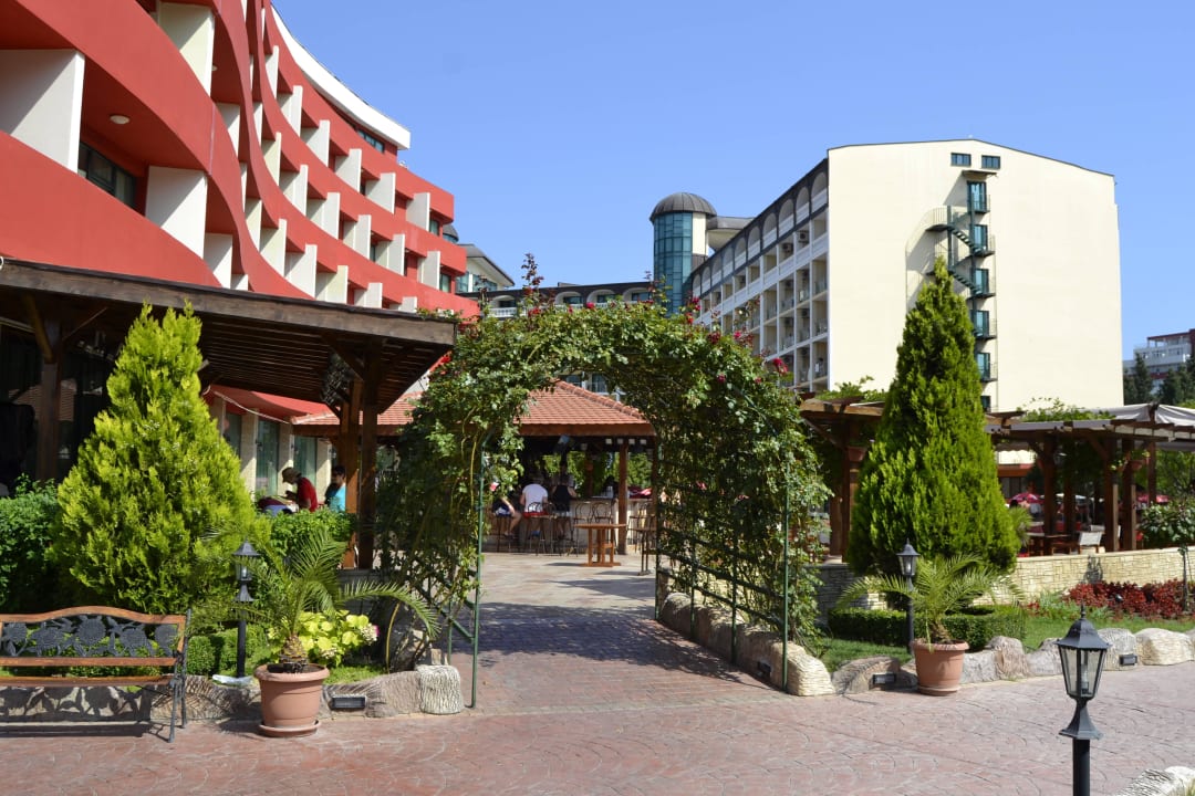 Вход в бар Hotel Mena Palace