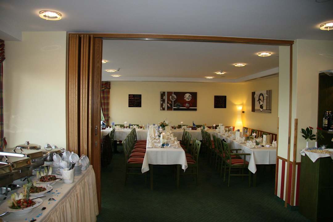 Restaurant mit unserer Tafel GreenLine Landhotel Dresden