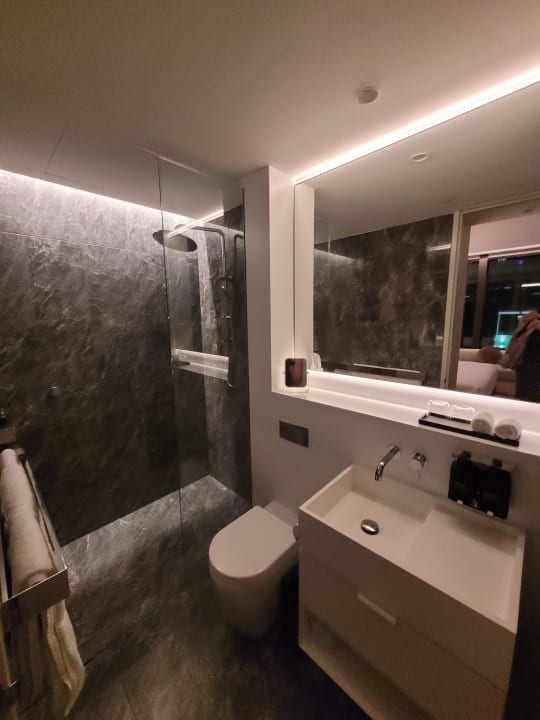 Zimmer A by Adina Sydney