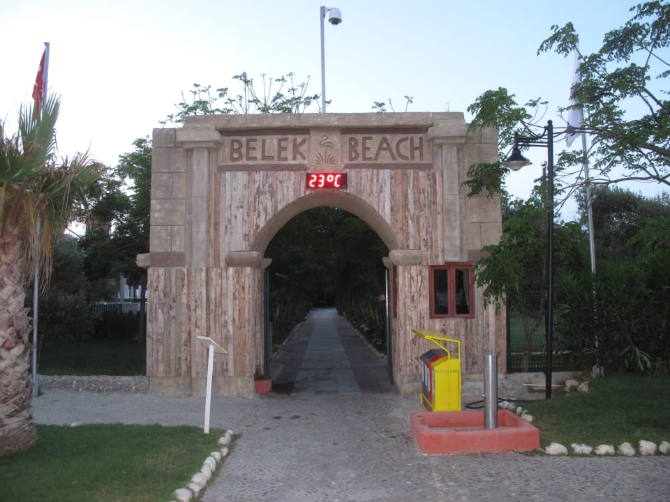 Vom Strand zum Hotel Belek Beach Resort Hotel
