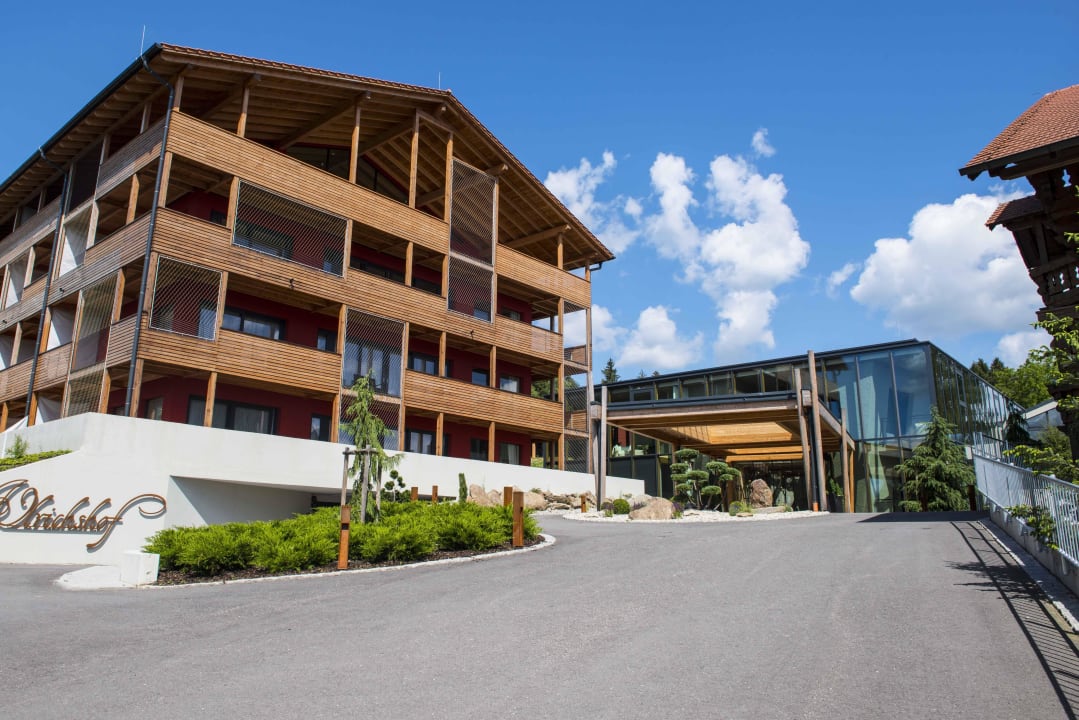 Hoteleinfahrt ULRICHSHOF Nature · Family · Design