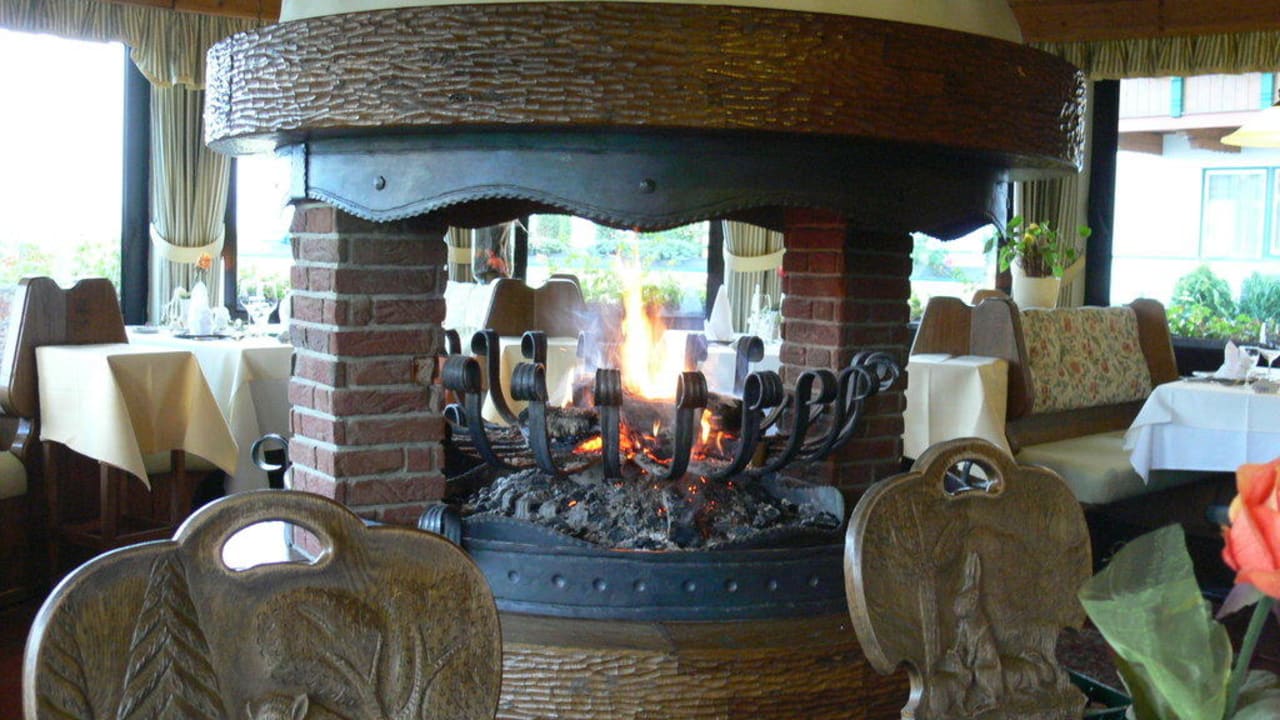 Kamin im Restaurant Hotel Kastenholz