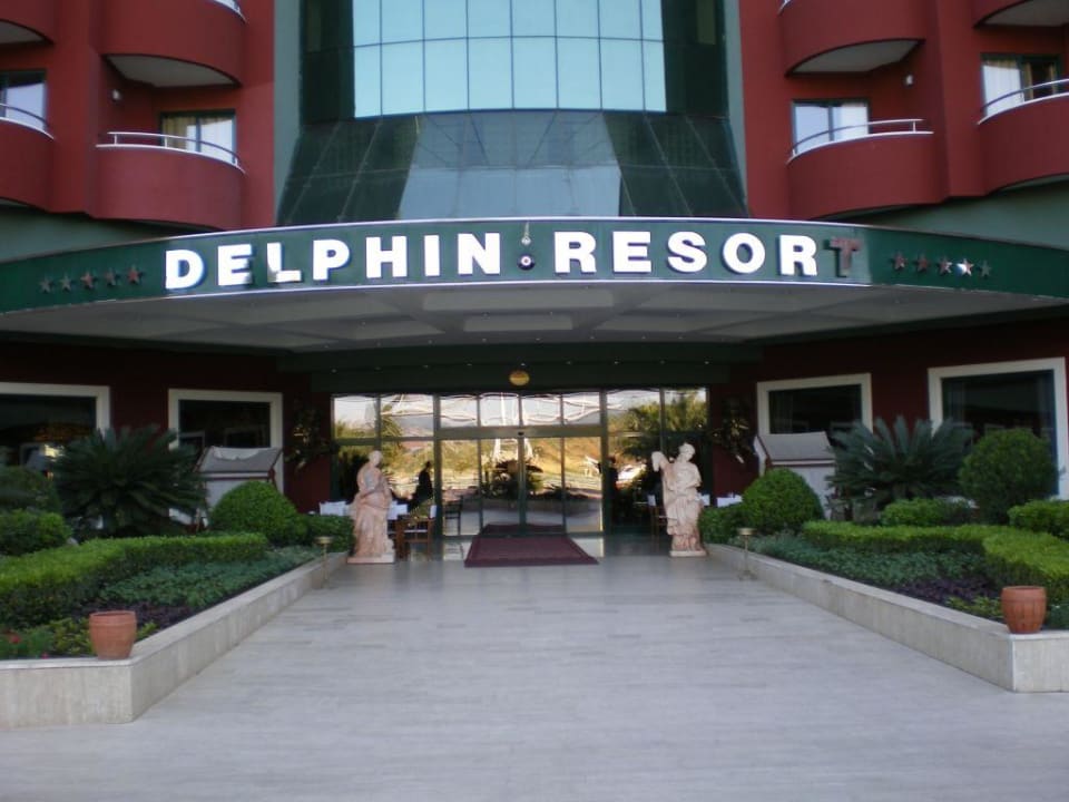 Der Hoteleingang Delphin Deluxe Resort
