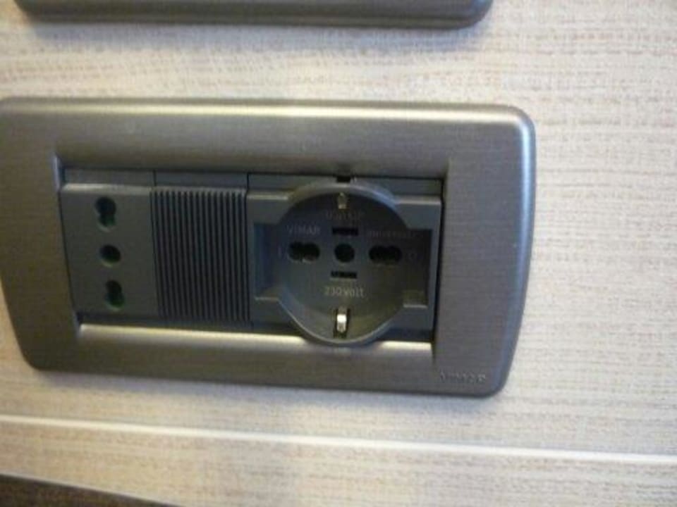 Eurosteckdose im Bad Kairos Garda Hotel