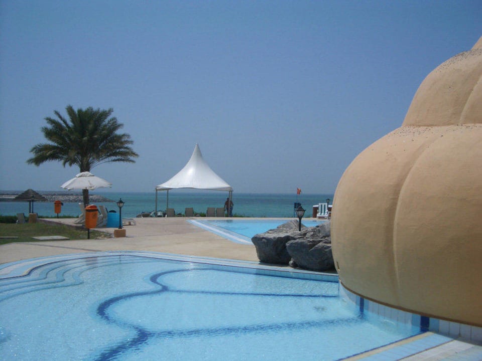 Pool am Strand Hotel Golden Tulip Jazira Beach Resort
