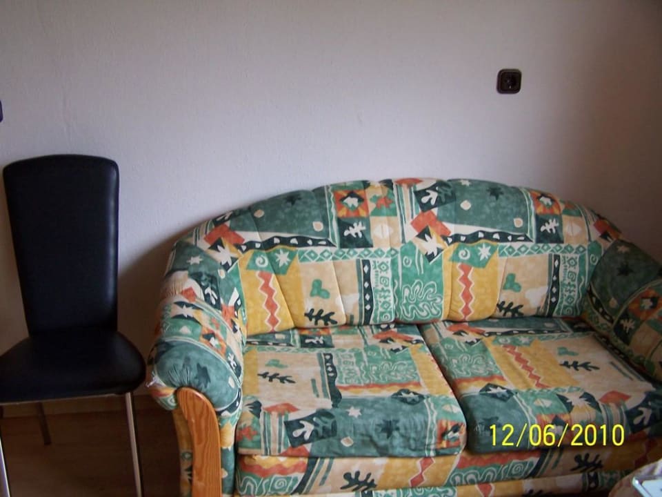 Durchgesessene Couch Sonnenwald Hotel