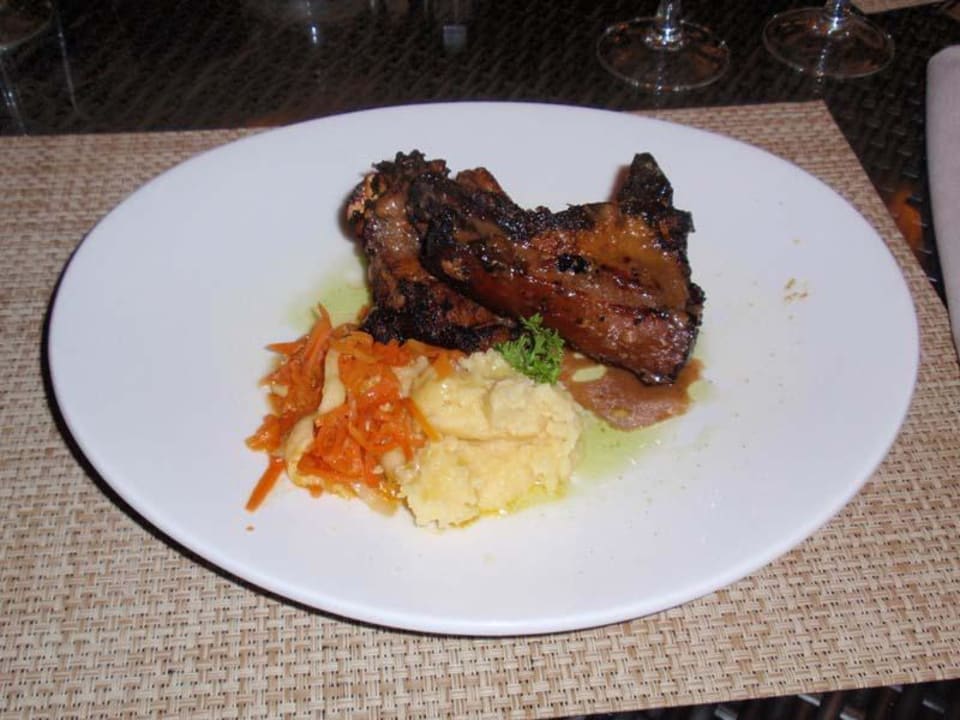 Spanferkel vom Grill im Sea Blue Catalonia Royal Bavaro - Adults only