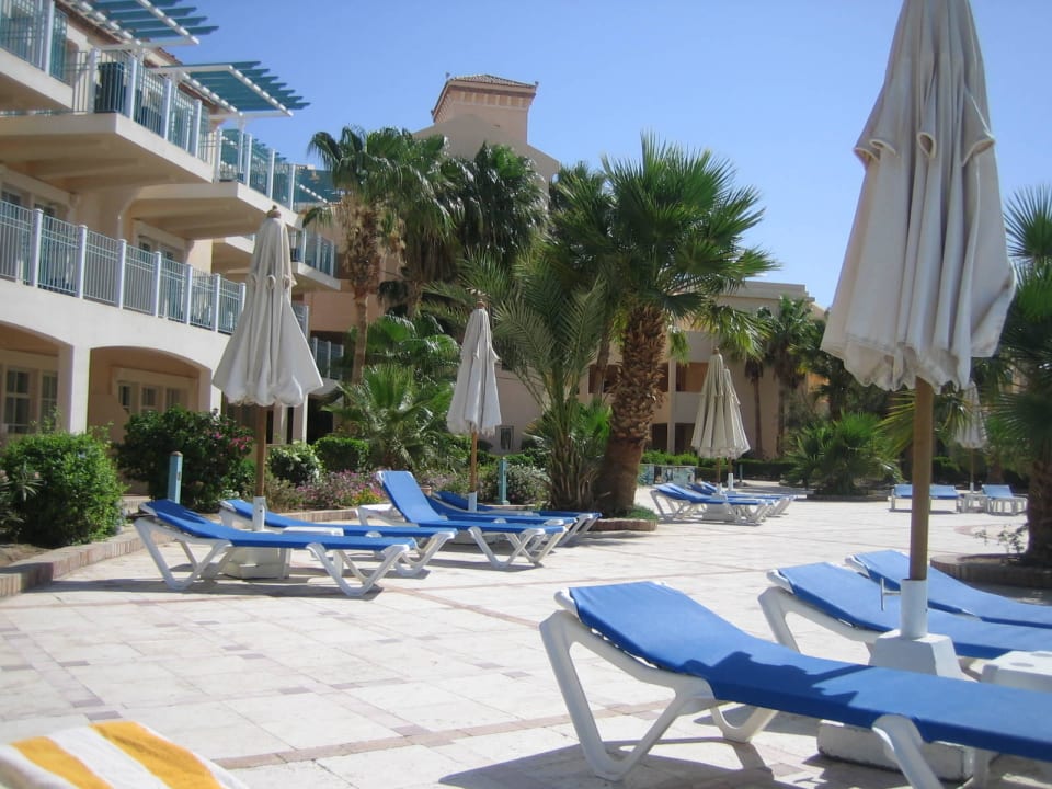 Liegen am Lagoonpool Mövenpick Resort & Spa El Gouna