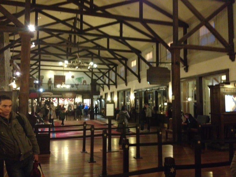 Eingangsbereich mit Rezeption Disney's Hotel Cheyenne