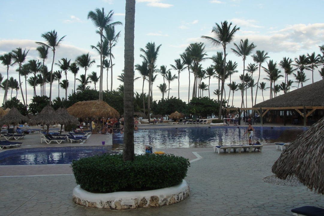 Pool am Abend Grand Sirenis Punta Cana Resort & Aquagames