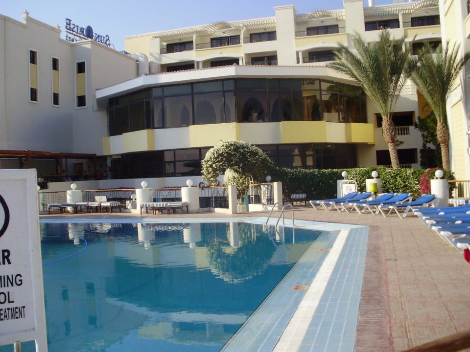 Sauberer Pool SUNRISE Holidays Resort (Adults Only)