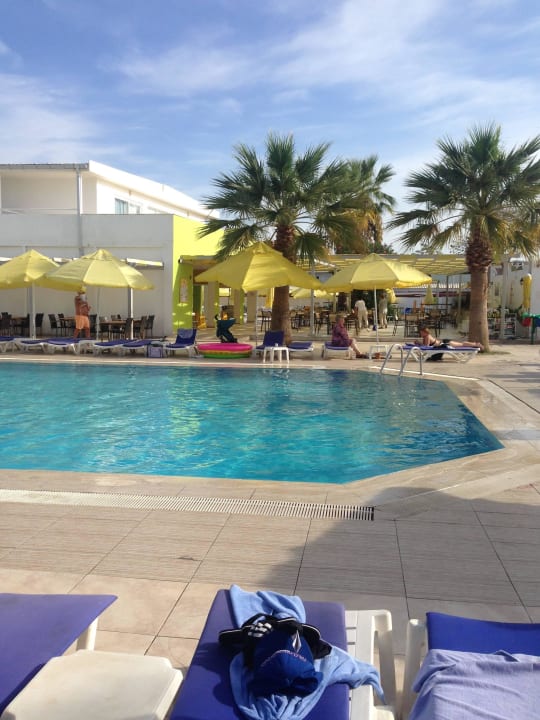 Relax pool Petunya Beach Resort