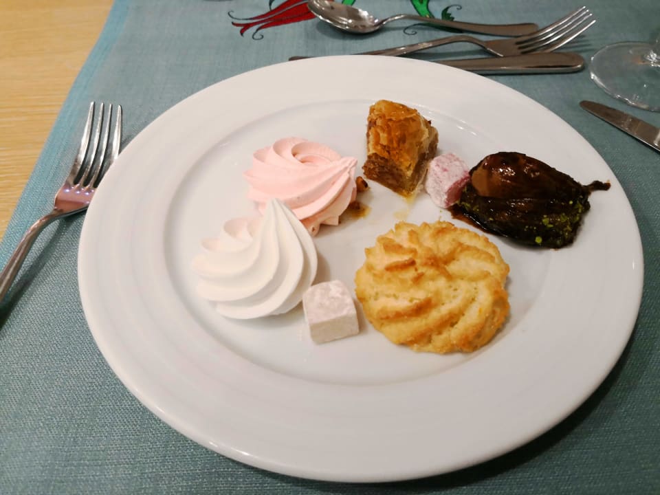 Gastro Acanthus Cennet Barut Collection